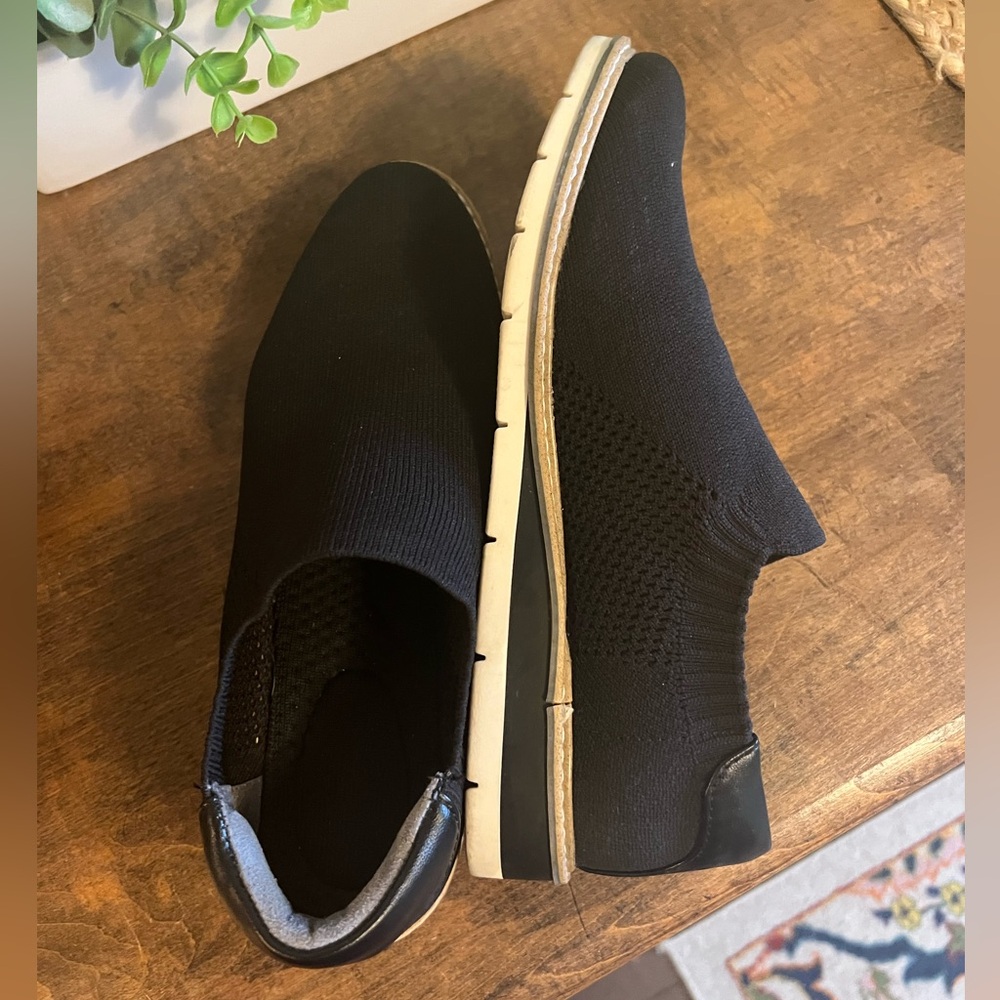 Me Too slip on black mesh shoes sneakers